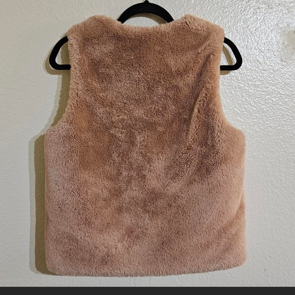 Zara Beige Quilted Vest - Picture 2 of 12